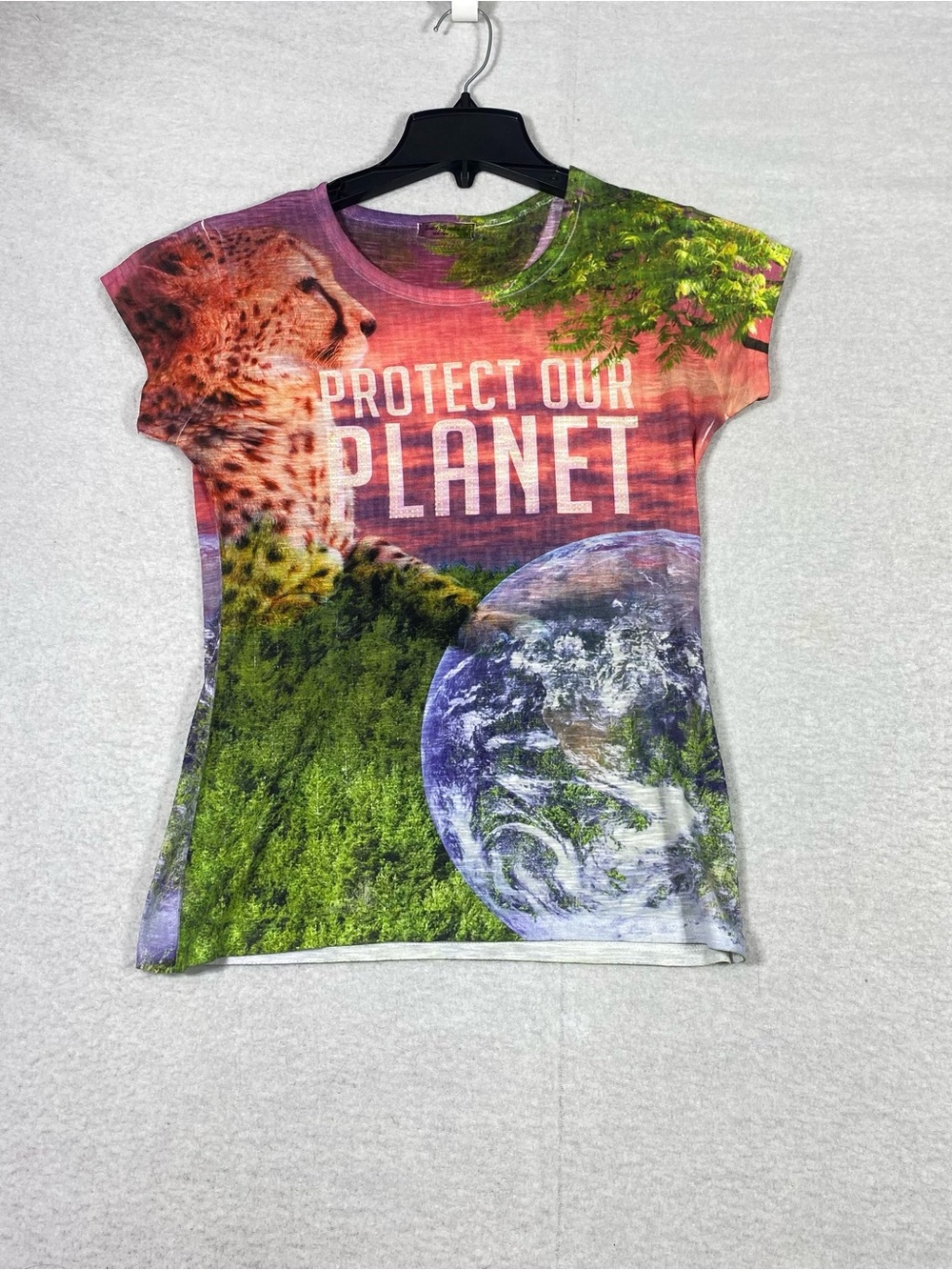 Protect Our Planet Graphic Tee Womens M Wildlife Cheetah Earth Glitzy Casual Top